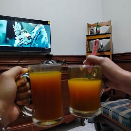 スラバヤ Human House Bed & Breakfast エクステリア 写真